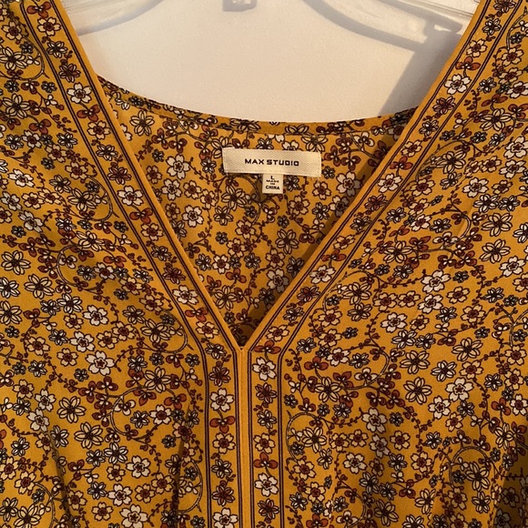 Max Studio blouse! - Picture 3 of 6